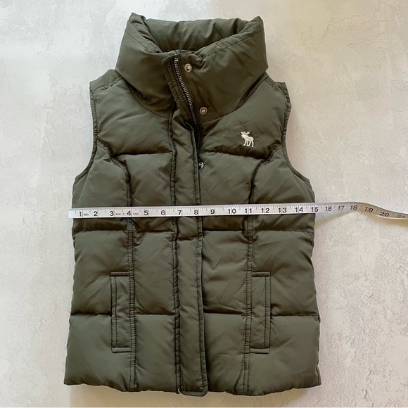 Lot of 2 : Abercrombie Puffer Vest and Chloe & Cyrus Sweater, Size M - Picture 7 of 13